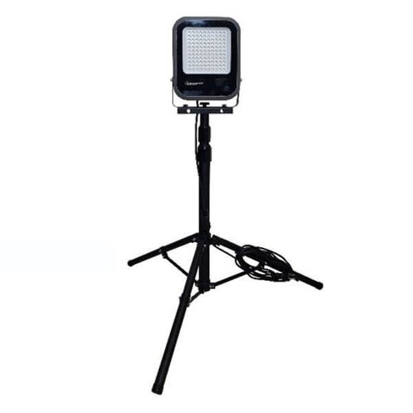 <b>Maszty oświetleniowe LM100AM</b> <br>tani stojak i mocne światło - obrazek 4